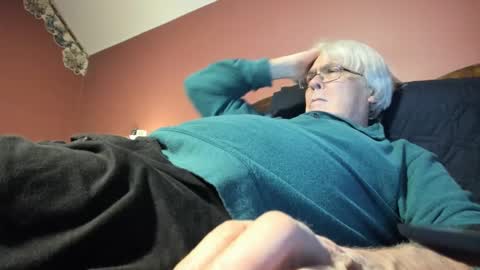 Snapshot of dug38 chatting on 10-09-25, 01:25 Doug online show from 10-09-25, 01:25