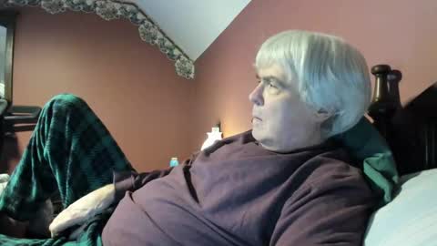Snapshot of dug38 chatting on 10-19-25, 11:44 Doug online show from 10-19-25, 11:44
