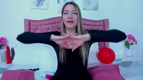 Snapshot of dulceangelita chatting on 01-16-25, 04:07 Dulce  online show from 01-16-25, 04:07