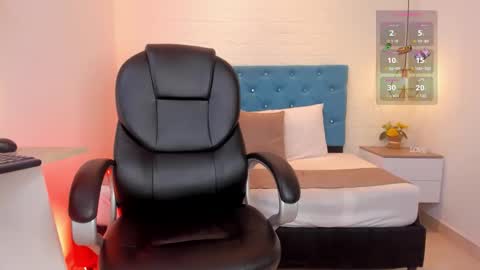 Dulce Baker online show from 10-11-25, 06:01