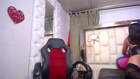 dulcebarbiery online show from 12-18-25, 07:53