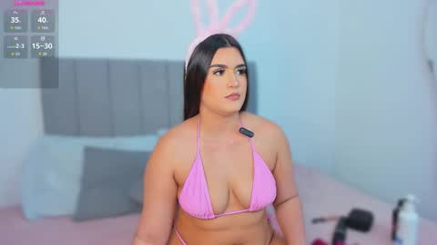 Snapshot of dulcehills_ chatting on 10-22-25, 03:29 online show from 10-22-25, 03:29
