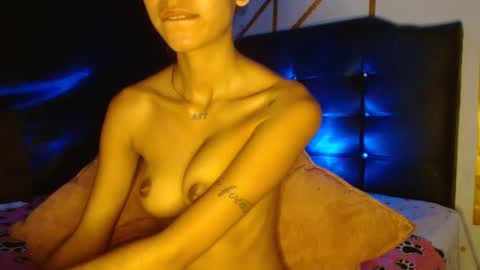 dulcelatina222 online show from 10-01-25, 11:33