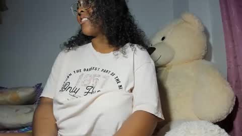 Snapshot of dulcemilk2 chatting on 12-20-24, 07:44 MIA  SHAIK online show from 12-20-24, 07:44