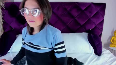 Snapshot of dulcevela chatting on 03-05-25, 04:24 dulcevela online show from 03-05-25, 04:24