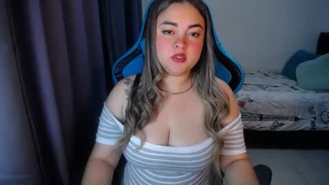 Snapshot of dumont_model chatting on 02-02-25, 09:40 Nicole online show from 02-02-25, 09:40