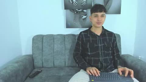 Nicolle y Julian online show from 02-12-26, 04:18