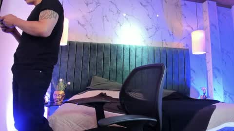 Snapshot of dustin_sonne chatting on 04-25-26, 03:42 Dustin Sonne online show from 04-25-26, 03:42