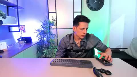 Snapshot of dustin_sonne chatting on 05-01-26, 04:28 Dustin Sonne online show from 05-01-26, 04:28