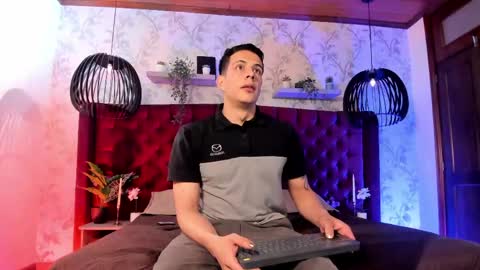 Snapshot of dustin_sonne chatting on 05-02-26, 03:44 Dustin Sonne online show from 05-02-26, 03:44