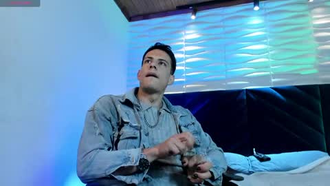 Snapshot of dustin_sonne chatting on 05-18-26, 03:35 Dustin Sonne online show from 05-18-26, 03:35