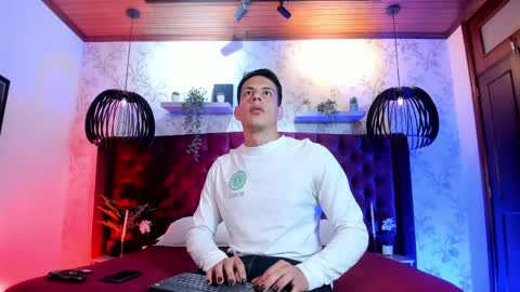 Snapshot of dustin_sonne chatting on 05-20-26, 03:34 Dustin Sonne online show from 05-20-26, 03:34