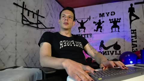 Snapshot of dustin_sonne chatting on 05-24-26, 03:22 Dustin Sonne online show from 05-24-26, 03:22