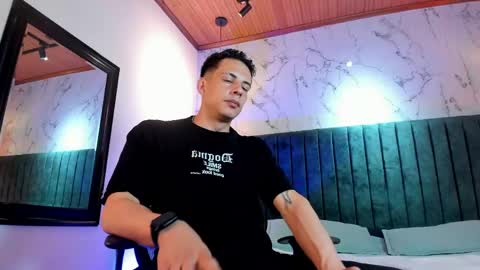 Snapshot of dustin_sonne chatting on 06-01-26, 03:30 Dustin Sonne online show from 06-01-26, 03:30