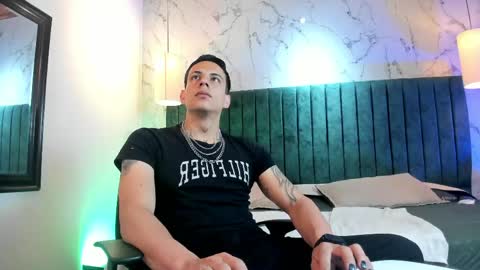 Snapshot of dustin_sonne chatting on 06-08-26, 03:29 Dustin Sonne online show from 06-08-26, 03:29