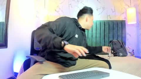 Snapshot of dustin_sonne chatting on 06-10-26, 03:39 Dustin Sonne online show from 06-10-26, 03:39
