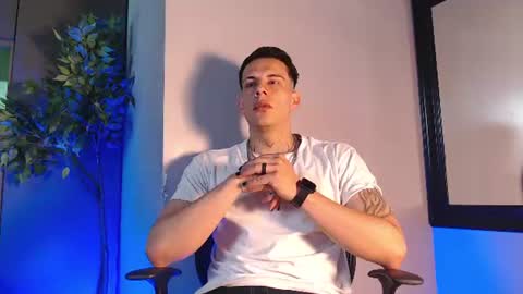 Snapshot of dustin_sonne chatting on 06-13-26, 03:37 Dustin Sonne online show from 06-13-26, 03:37