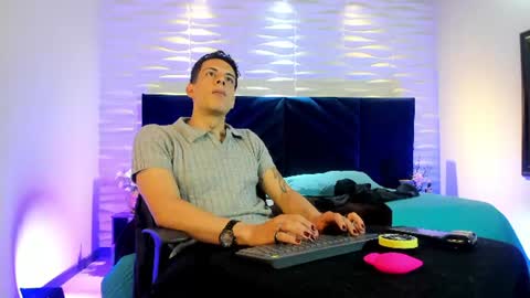 Snapshot of dustin_sonne chatting on 07-22-26, 03:31 Dustin Sonne online show from 07-22-26, 03:31