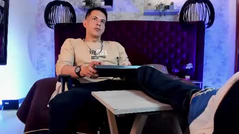 Snapshot of dustin_sonne chatting on 07-25-26, 04:10 Dustin Sonne online show from 07-25-26, 04:10