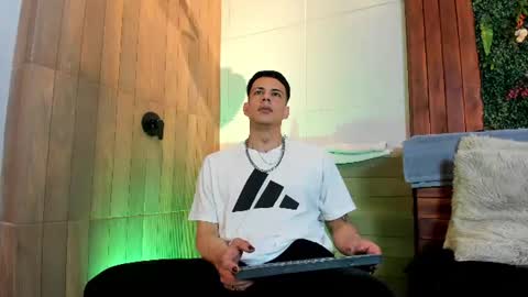 Snapshot of dustin_sonne chatting on 07-26-26, 03:36 Dustin Sonne online show from 07-26-26, 03:36