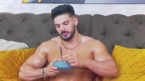 Dustin online show from 04-10-26, 05:23