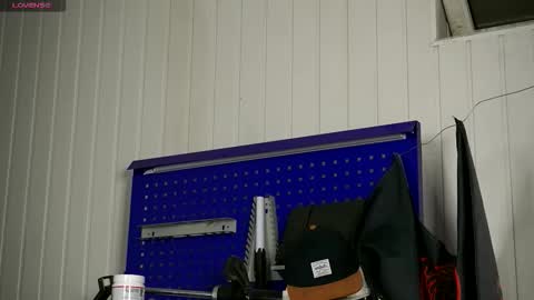 Dustyn online show from 10-24-25, 04:36