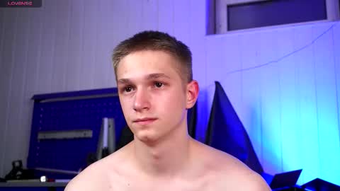 Dustyn online show from 10-31-25, 03:35