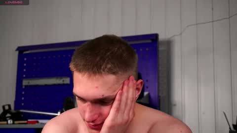 Dustyn online show from 12-19-25, 03:19