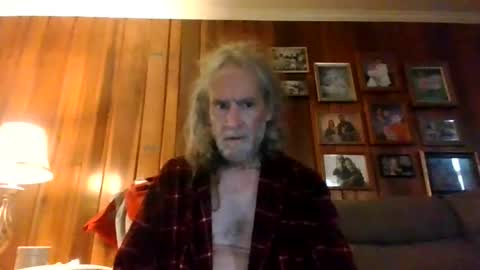 Snapshot of dyankee68 chatting on 11-16-25, 12:11 dyankee68 online show from 11-16-25, 12:11