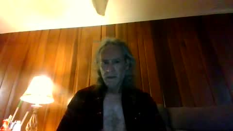 Snapshot of dyankee68 chatting on 12-14-25, 12:43 dyankee68 online show from 12-14-25, 12:43