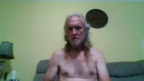 Snapshot of dyankee68 chatting on 06-02-26, 10:17 dyankee68 online show from 06-02-26, 10:17