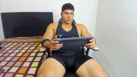 Snapshot of dylan_brook chatting on 07-17-26, 02:34 Dylan online show from 07-17-26, 02:34