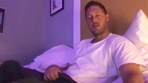 Snapshot of dylan_thick chatting on 09-25-25, 05:00 Dylans ThicK online show from 09-25-25, 05:00