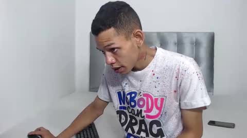 Snapshot of dylandevilx chatting on 10-29-25, 07:04 Dylan.. online show from 10-29-25, 07:04