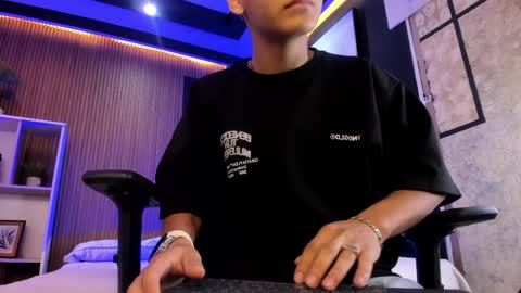 dylanroyce_ online show from 04-07-26, 12:16