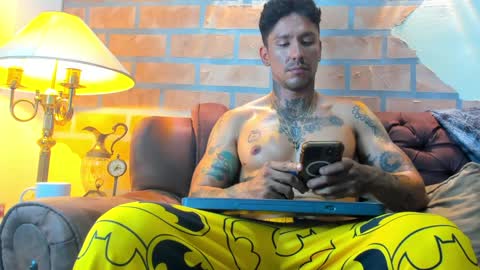 D Y L A N online show from 02-06-25, 02:11