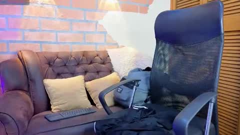 D Y L A N online show from 03-08-26, 02:04