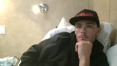 Snapshot of dylp400 chatting on 01-04-25, 04:22 dylp400 online show from 01-04-25, 04:22