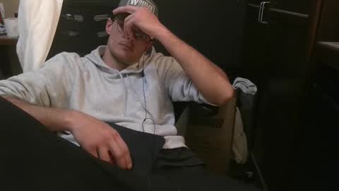 Snapshot of dylp400 chatting on 01-28-25, 08:36 dylp400 online show from 01-28-25, 08:36