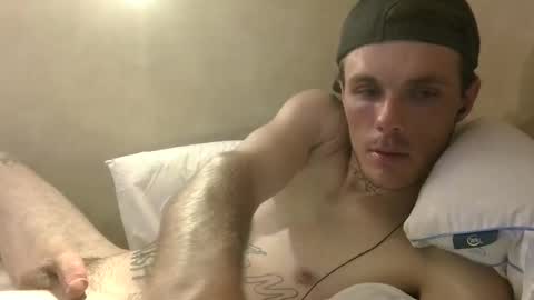 Snapshot of dylp400 chatting on 02-02-25, 05:21 dylp400 online show from 02-02-25, 05:21