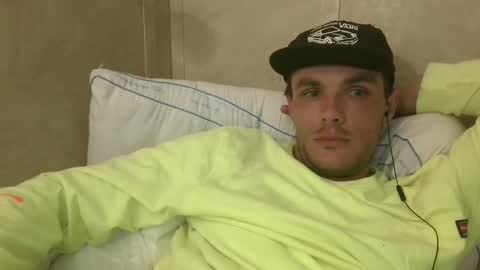 Snapshot of dylp400 chatting on 02-02-25, 05:48 dylp400 online show from 02-02-25, 05:48