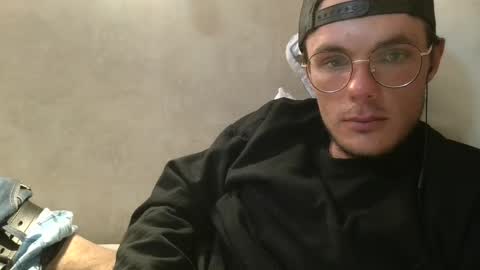 Snapshot of dylp400 chatting on 02-15-25, 02:22 dylp400 online show from 02-15-25, 02:22