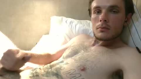 Snapshot of dylp400 chatting on 02-19-25, 06:54 dylp400 online show from 02-19-25, 06:54