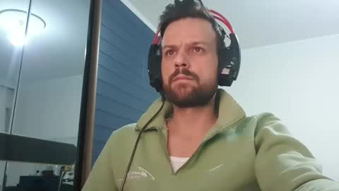 Snapshot of eaglecrm chatting on 11-20-25, 10:42 eaglecrm online show from 11-20-25, 10:42