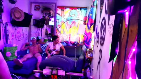 Snapshot of eandj8786 chatting on 01-06-25, 09:11 Kryztal Klear Jaxx online show from 01-06-25, 09:11