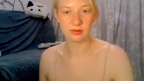 Snapshot of earn_my_lily chatting on 07-02-26, 04:13 Lily online show from 07-02-26, 04:13