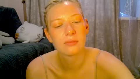 Snapshot of earn_my_lily chatting on 07-03-26, 10:32 Lily online show from 07-03-26, 10:32