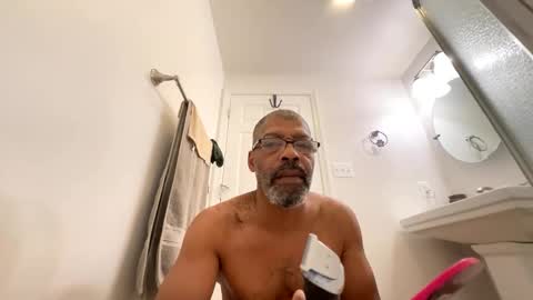 Snapshot of easternjerk chatting on 10-21-25, 10:05 easternjerk online show from 10-21-25, 10:05
