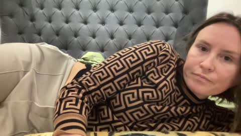 Nadia Ferreira  online show from 12-08-24, 07:54