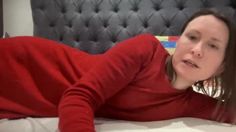 Snapshot of eatmypie69 chatting on 02-13-25, 06:16 Nadia Ferreira  online show from 02-13-25, 06:16